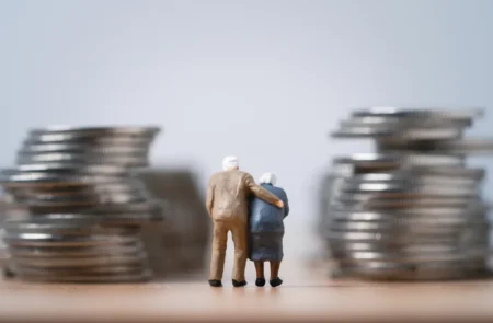 Mauvaise nouvelle pour les futurs retraités : un document officiel envisage un départ à 67 ans et 6 mois d'ici 2070, et personne n'en parle
