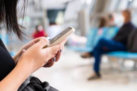 Box internet et forfaits mobiles : pourquoi les prix ont-ils explosé ?