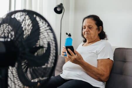 Canicule : 550 000 seniors abandonnés dans les zones blanches françaises