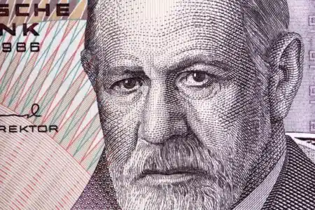 Pourquoi cette citation de Freud sur le besoin du père déclenche un vif débat chez les psychanalystes encore aujourd'hui