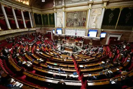 Après 2 ans, l'Assemblée nationale vote (enfin) le droit à l'aide à mourir
