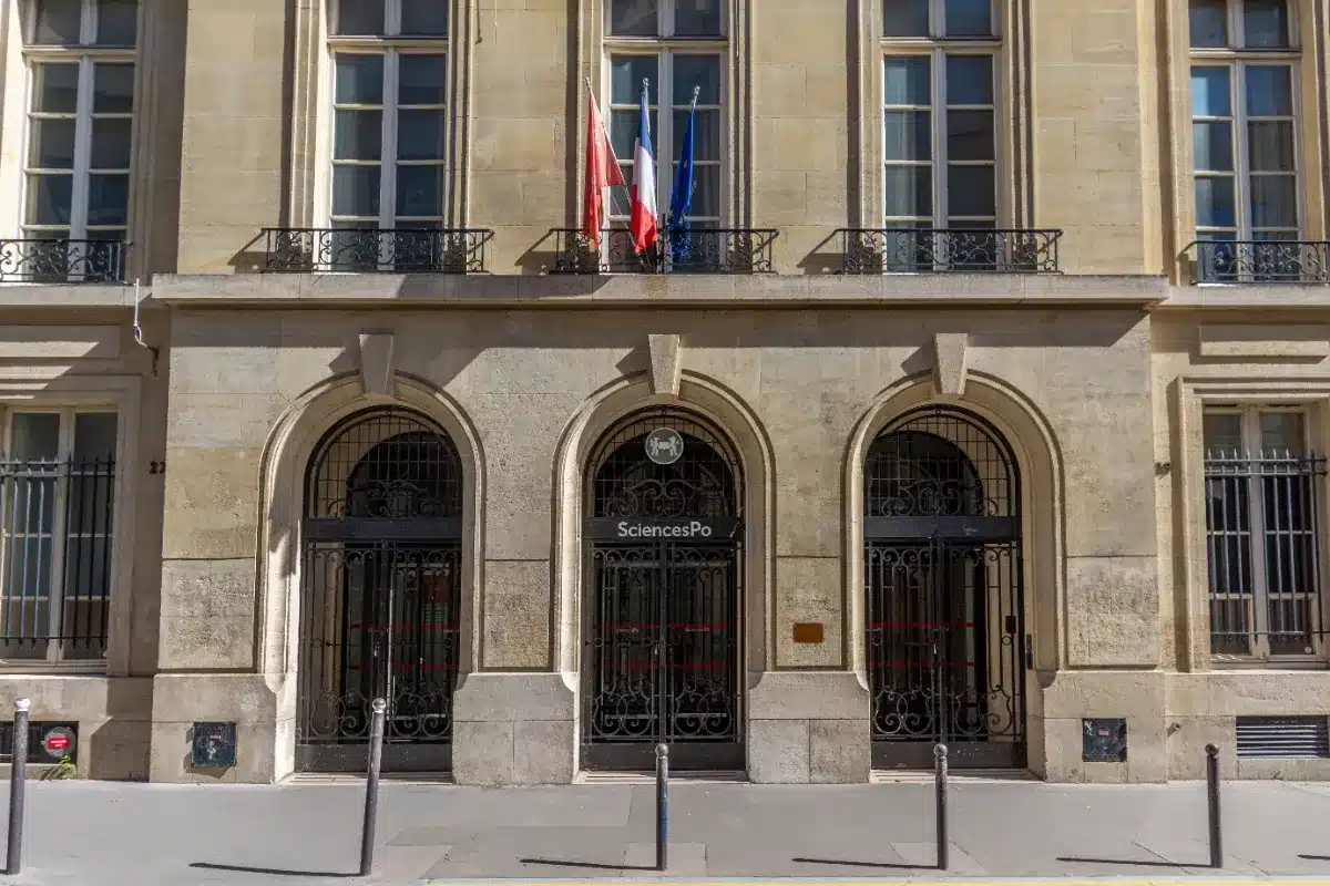 Pourquoi les grandes écoles françaises comptent encore autant de particules : un sociologue a épluché des années de données, le résultat dérange