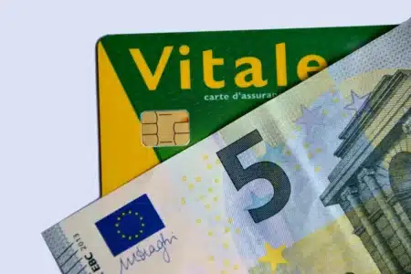 L'Assurance-maladie veut interdire la cigarette à toute une génération : les personnes nées après 2009 ne pourraient plus jamais en acheter