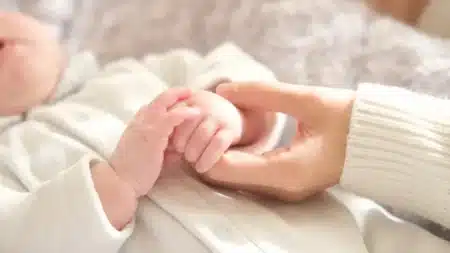 Le nouveau congé naissance de deux mois change la donne dès 2026