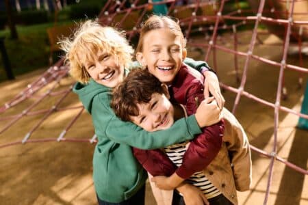Enfants refusés dans les espaces publics : la Commission nationale consultative des droits de l'Homme (CNCDH) dresse un rapport accablant