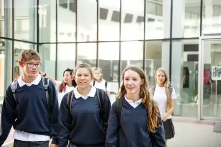 Mauvaise nouvelle pour les étudiants en école privée : un rapport révèle des défaillances si graves que certains établissements risquent la faillite