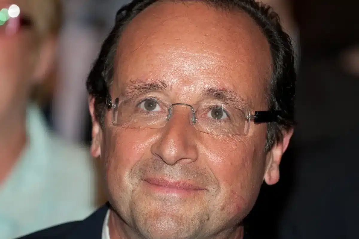 François Hollande « prépare » en secret sa candidature pour 2027 : il a déjà donné rendez-vous à ses soutiens, et personne ne l'a vu venir