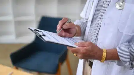 Infirmier pendant 35 ans, il part à 59 ans et découvre le montant réel de sa retraite : beaucoup de soignants n'y croient pas