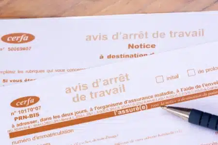 Fini les arrêts maladie de plusieurs mois : ce que prépare le gouvernement pour septembre 2026 change tout pour les salariés
