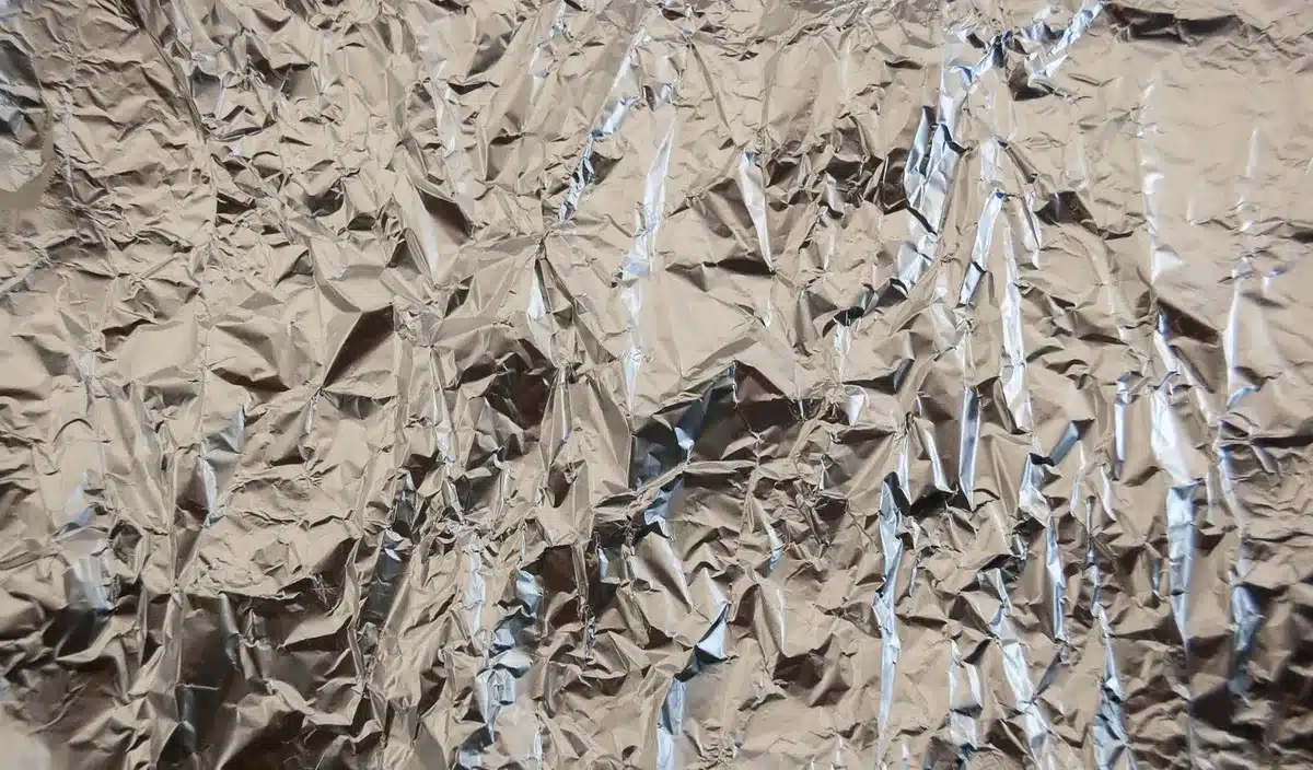 Avant de ranger vos ustensiles, tapissez le fond du tiroir avec de l'aluminium : les cuisinistes le font systématiquement et voici pourquoi