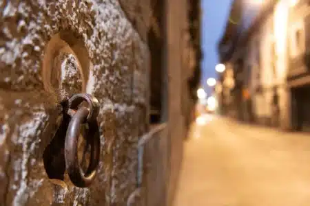 Ce village provençal du Var est intact depuis 1974, mais personne n'a le droit d'y entrer