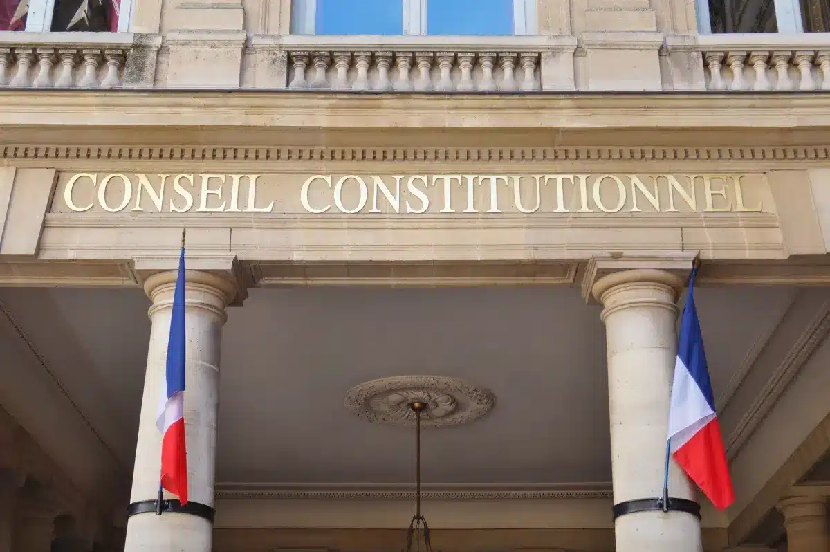 Cinq saisines en quelques heures : pourquoi la loi sur la fin de vie provoque une levée de boucliers inédite au Conseil constitutionnel