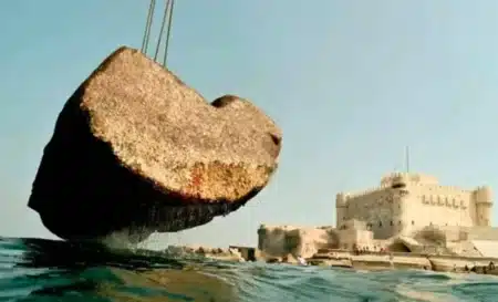 Des archéologues remontent des pierres de 80 tonnes depuis la mer, identifiées comme une des sept merveilles antiques