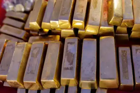 Des ouvriers cassent un mur et tombent sur un trésor en or à 9 millions d'euros : « une somme d'argent colossale »