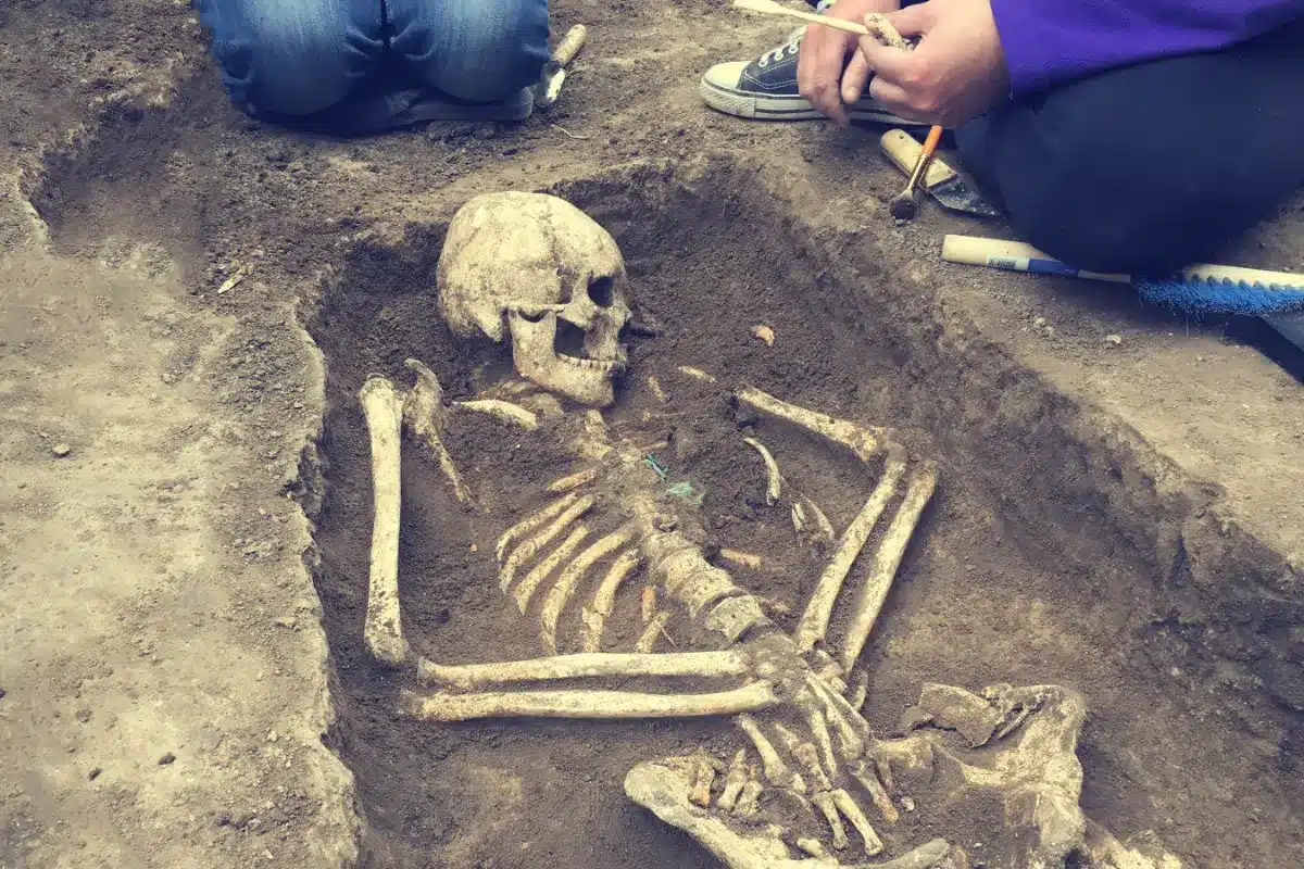 Des squelettes vieux de 400 ans révèlent un effet du tabac sur les os que les médecins n'avaient jamais identifié