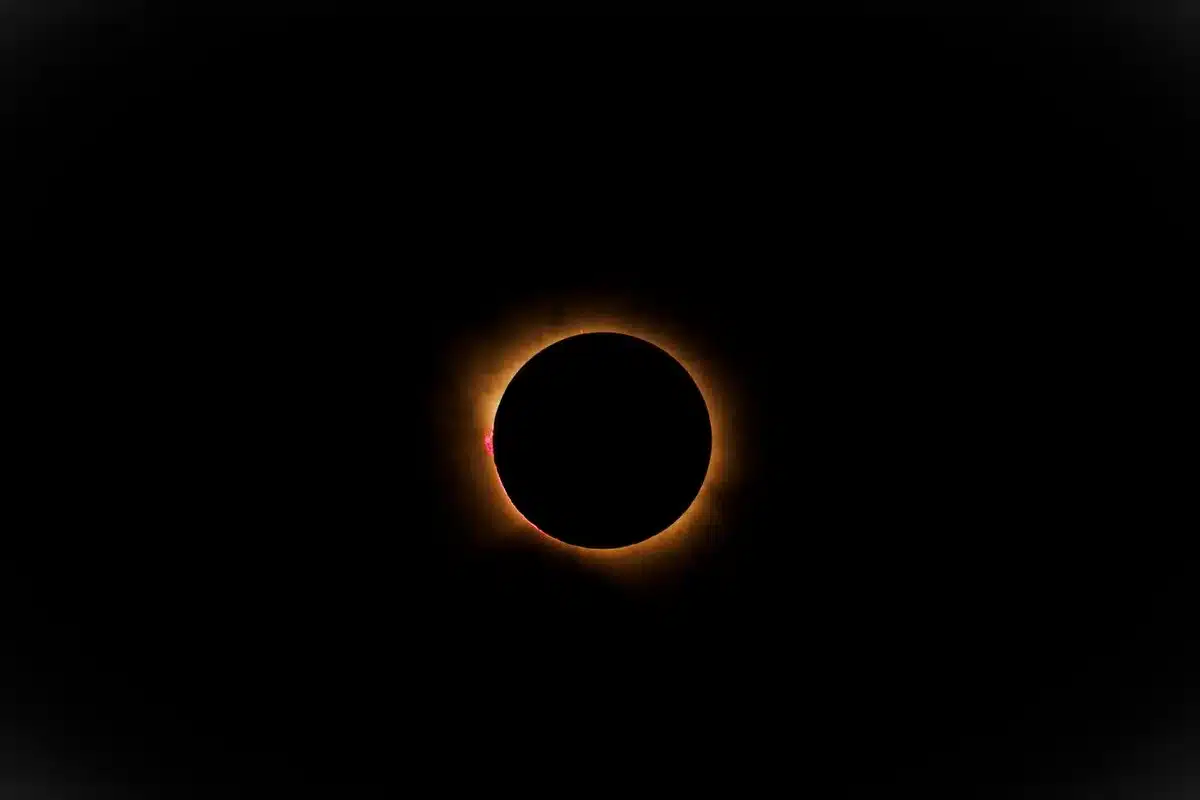 « J'étais au bord des larmes » : des millions de Français et d'Espagnols ont vécu l'éclipse solaire comme un moment de communion inédit