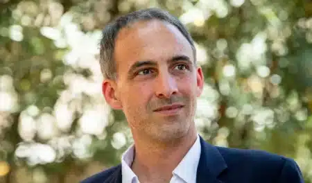 Léa Salamé quitte le « 20 heures » de France 2 : son compagnon Raphaël Glucksmann est officiellement candidat, elle a tranché en une journée