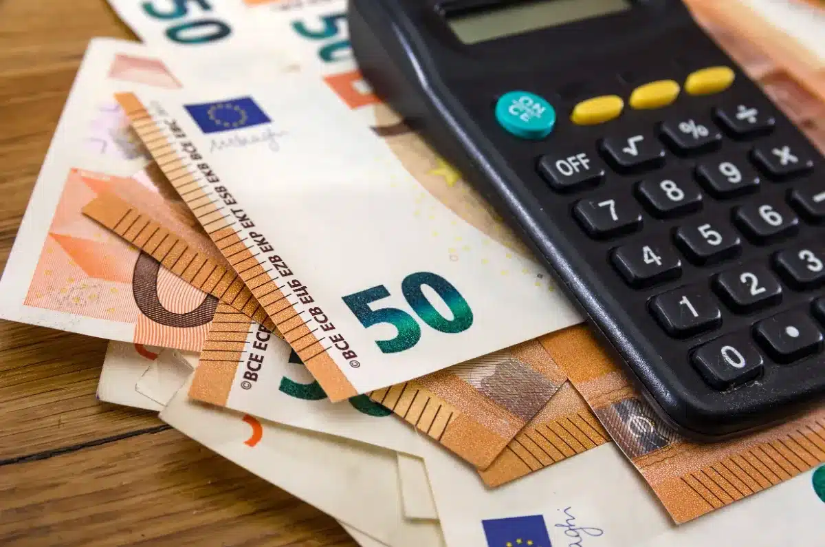 Mauvaise nouvelle pour les frontaliers suisses : cette taxe sur les retraites pourrait leur coûter plusieurs milliers d'euros par an