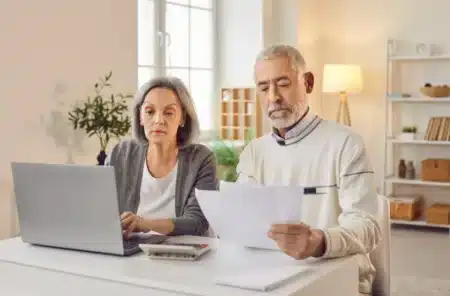 Mauvaise nouvelle pour les retraités les mieux payés : leurs pensions pourraient être gelées et décrocher de l'inflation dès 2027
