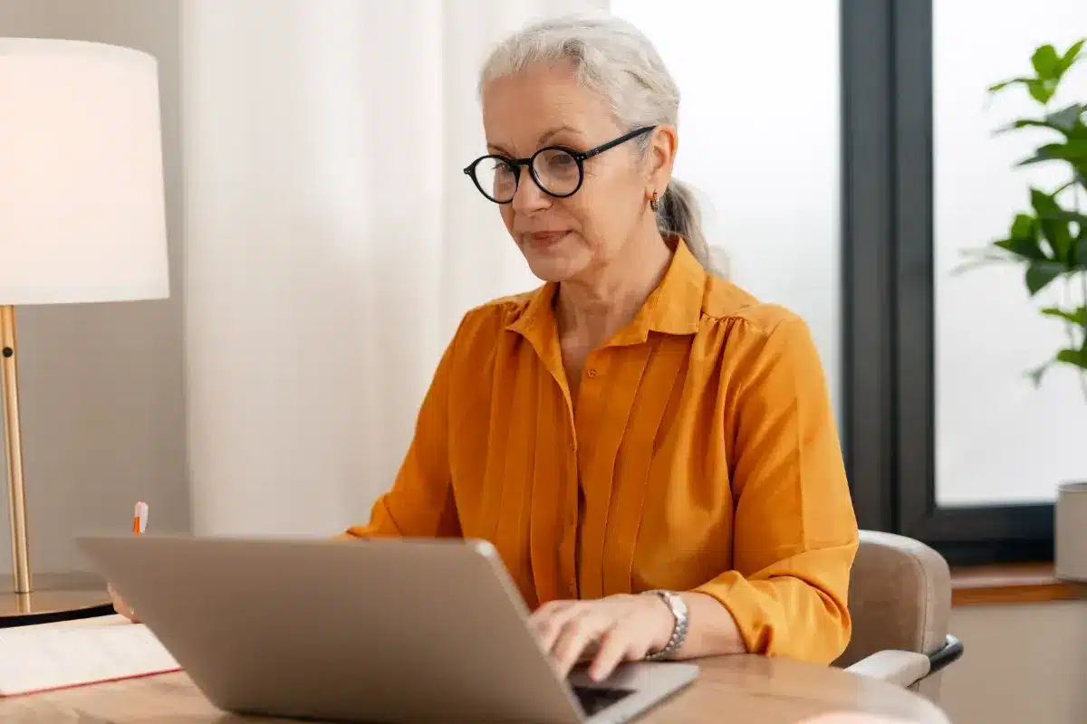 Retraites : le calcul pour les mères de famille change dès septembre, et plus d'une femme sur deux découvre qu'elle est concernée