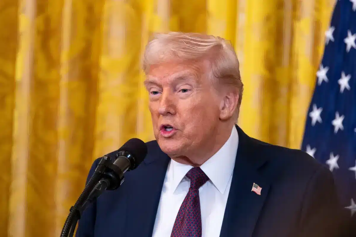 Trump signe un décret contre le « tourisme des naissances » : des milliers de bébés nés sur le sol américain pourraient perdre leur nationalité