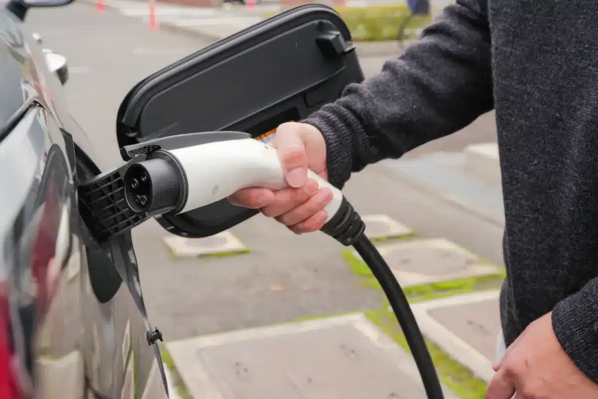 Une prime inédite démarre le 1er septembre pour les voiture électriques d'occasion mais tout le monde n'est pas éligible: faites le test