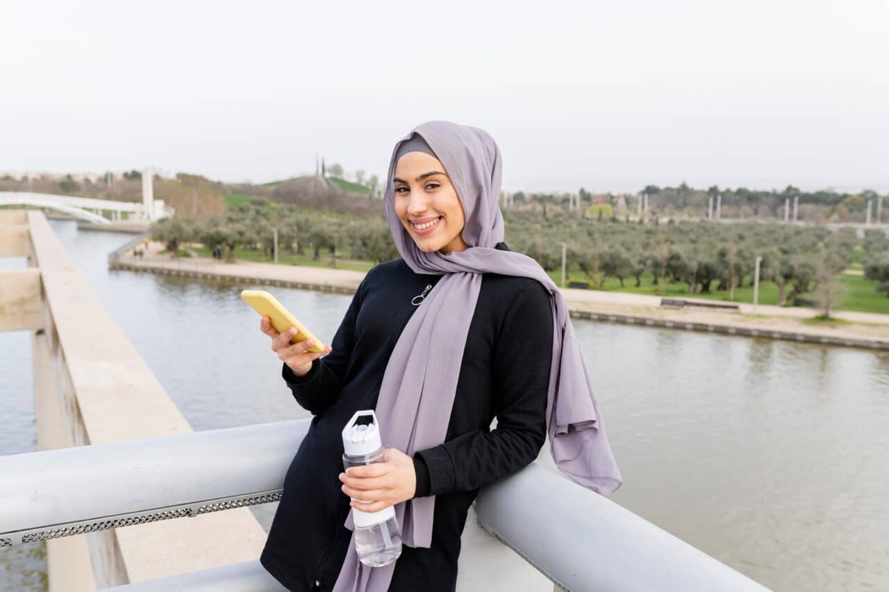 Portrait,of,veiled,muslim,woman,leaning,on,her,smartphone,taking