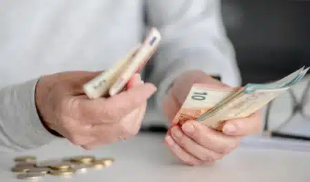 Je n'ai jamais travaillé, pourtant, je touche 1 600 euros de retraite : il faut remplir ces conditions pour y avoir droit