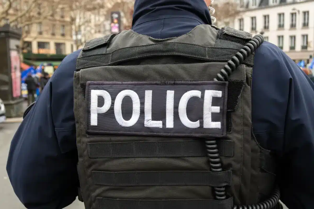 « Je protégeais mes hommes » : un commissaire de Marseille mis en examen pour avoir couvert des policiers accusés de violences sur Angelina, 19 ans