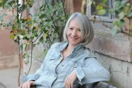 Les retraités français de 65 ans gagnent désormais plus que les actifs, alors que les baby-boomers américains ne peuvent pas quitter leur emploi