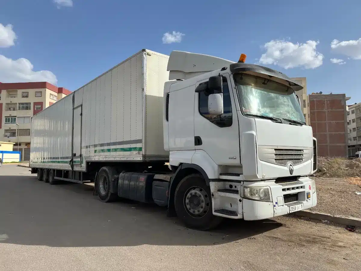 Lidia, 32 ans et camionneuse : elle a quitté son bureau pour conduire un camion de 16 mètres