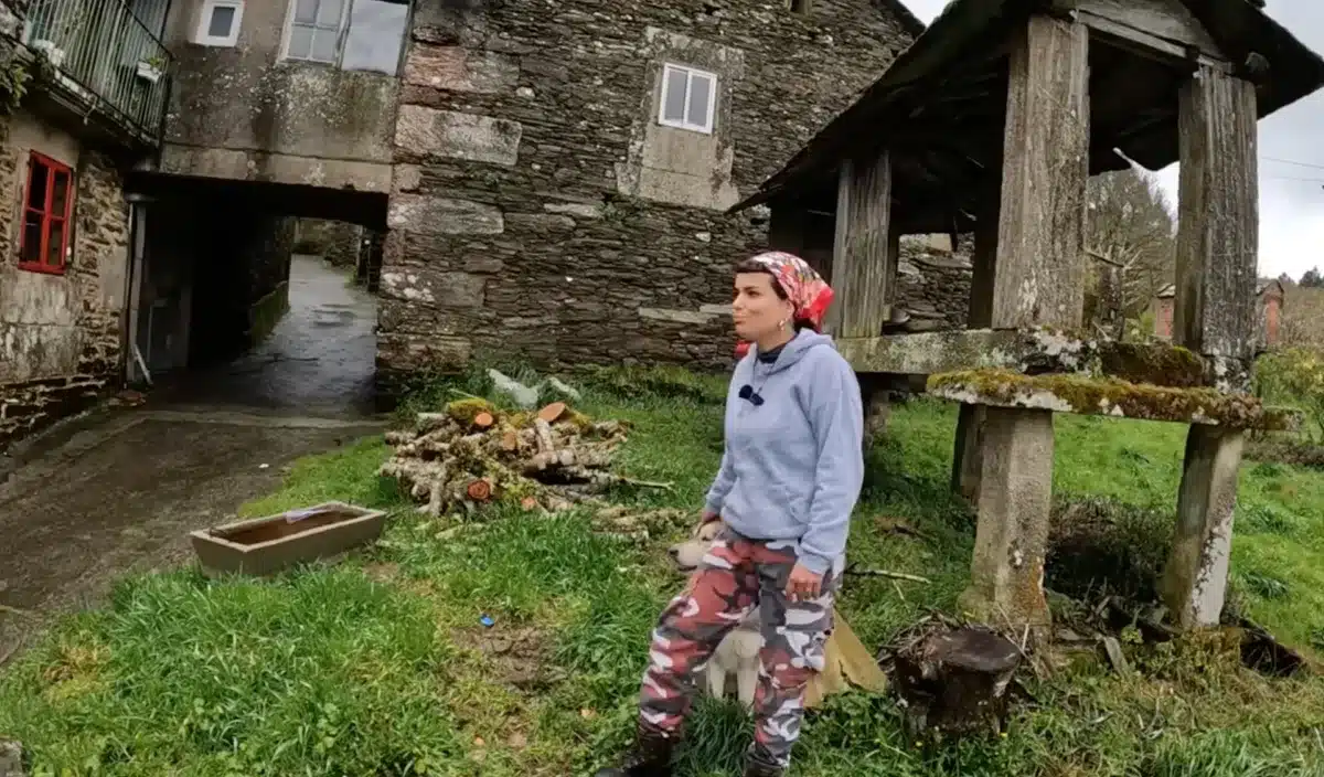 Lucia, 27 ans : elle déménage dans ce village et vit pour seulement 50 euros par mois