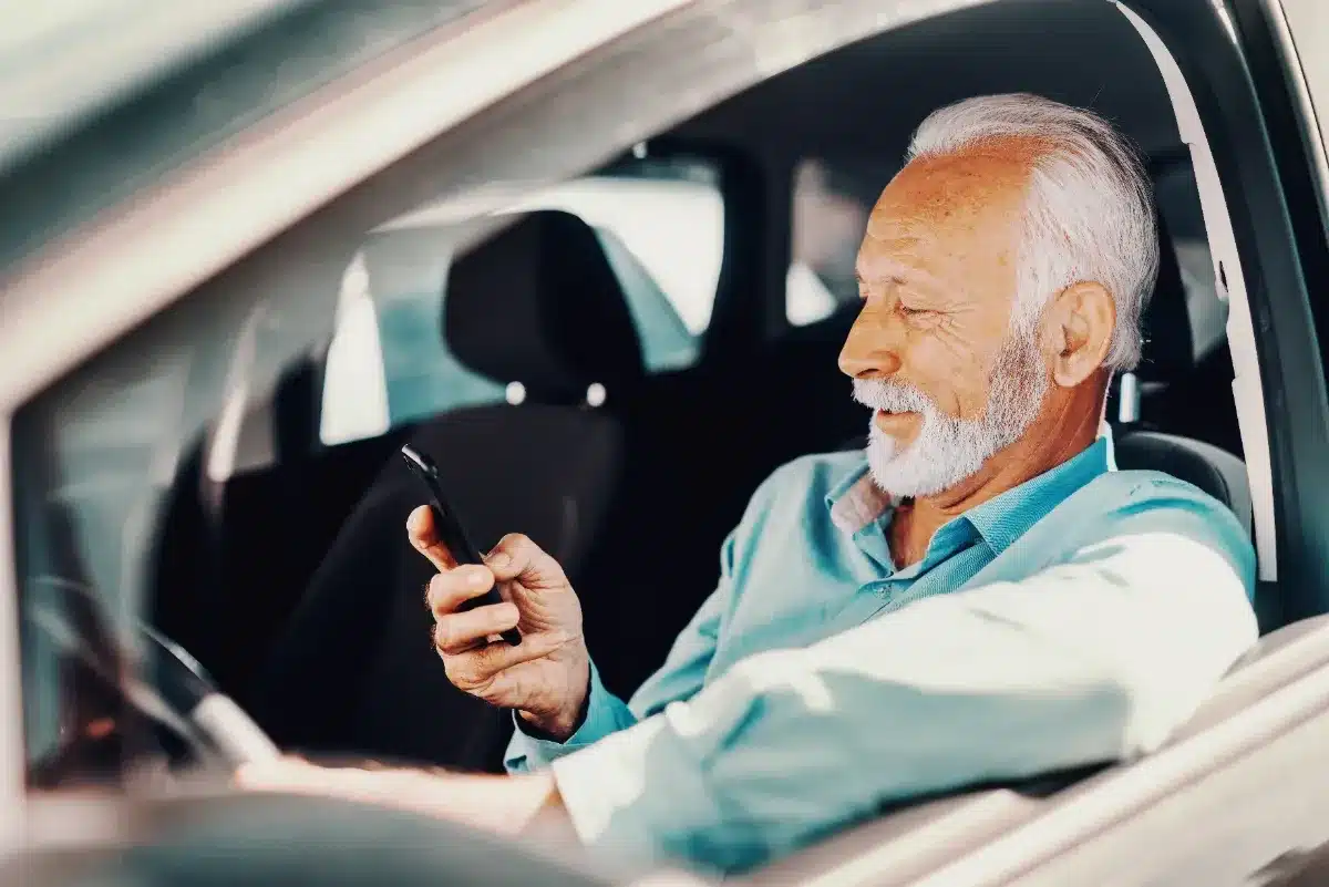 Mauvaise nouvelle pour les conducteurs de plus de 65 ans : la DGT change les règles du renouvellement du permis dès 2026