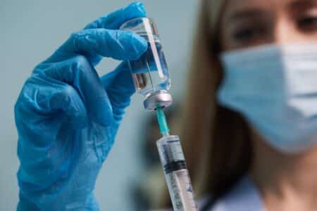 La Cour des comptes préconise le carnet de vaccination électronique pour éviter une nouvelle crise sanitaire