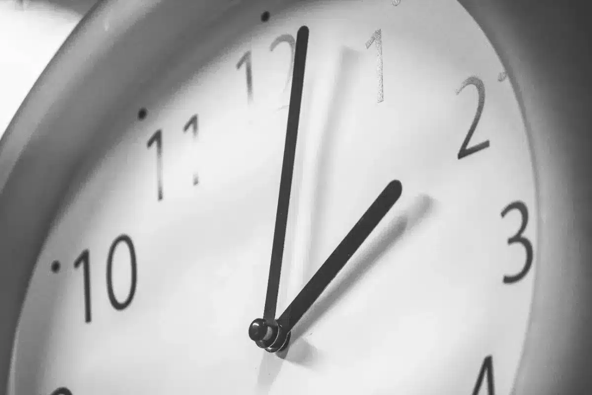 Changement d’heure 2026, dimanche 25 octobre : doit-on avancer ou retarder sa montre ?
