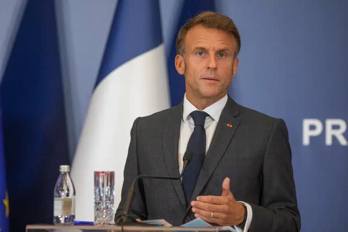 « Démissionnez, Emmanuel » : l'un de ses plus fidèles soutiens lâche Macron après le 17 octobre, sa réponse glace tout le monde