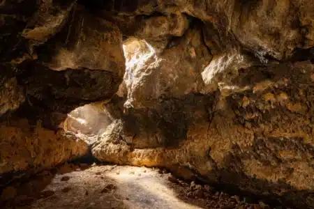 Des scientifiques ont placé 15 personnes dans une grotte pendant 40 jours sans horloges, ils ne s'attendaient pas à ce qui a suivi