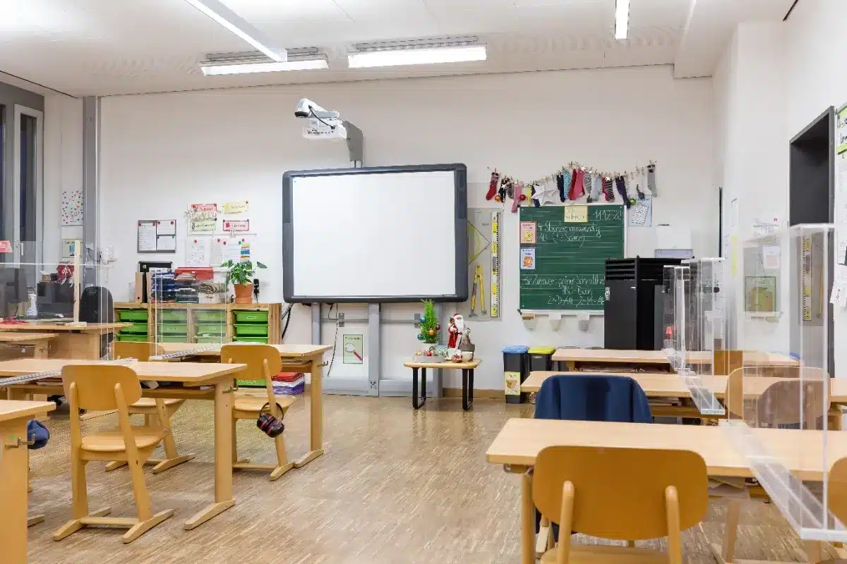 Dordogne : trois élus RN refusent de donner le nom d'une rescapée de la Shoah à une école, la famille de la survivante réagit
