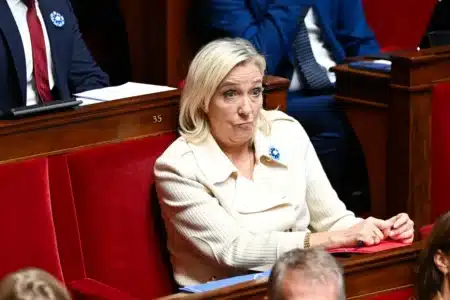 « Elles ont toutes refusé » : Marine Le Pen révèle que les banques lui ferment la porte et veut que les Français financent eux-mêmes sa campagne