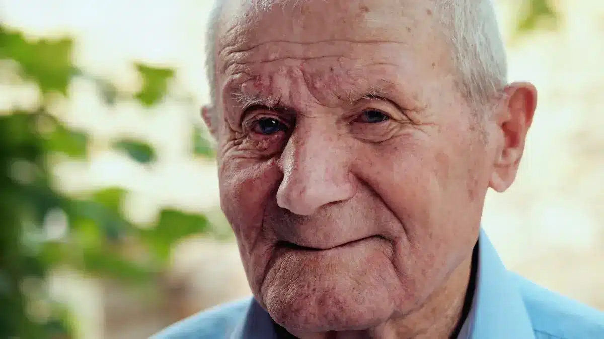 Il a 103 ans et vit seul sans aide : sa routine du matin intrigue les gériatres qui l'ont examiné, « je refuse de finir en maison de retraite »