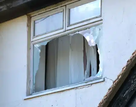« Je refuse de régler » : ce retraité reçoit une lettre des impôts de 12 000€ après avoir expulsé les squatteurs de sa propre maison