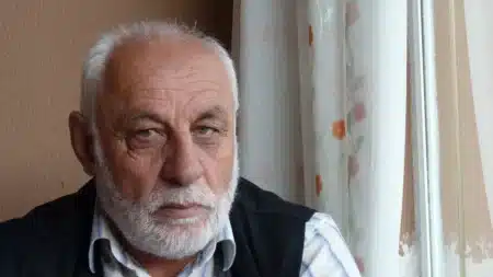 « Je saute des repas pour ne pas finir à la rue » : Bill, retraité de 73 ans, survit avec 1200€ par mois