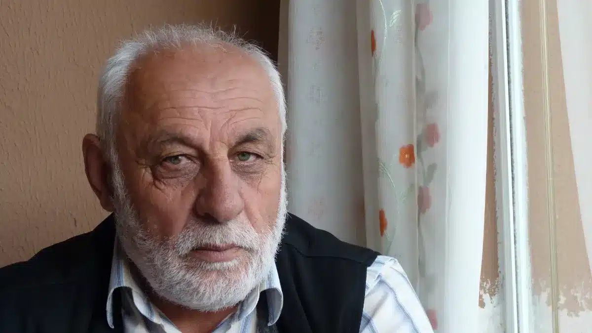 « Je saute des repas pour ne pas finir à la rue » : Bill, retraité de 73 ans, survit avec 1200€ par mois