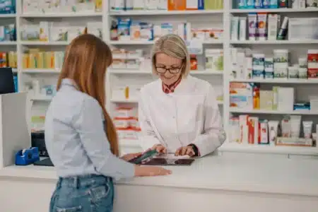 Je suis pharmacienne depuis 20 ans et je refuse de sauter cette étape : la règle des 60 secondes change tout après 50 ans