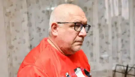 Pierre, 56 ans, manutentionnaire à 1 200€ par mois, coupe le chauffage après avoir payé ses factures : « je dors avec deux manteaux »