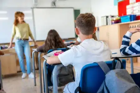 Pourquoi un quart des écoliers français ne comprennent toujours pas cette expression simple : les professeurs identifient le moment précis où tout dérape