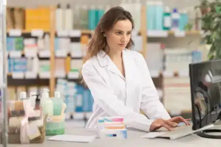 Vaccination grippe et Covid-19 : les pharmaciens préviennent que sans ordonnance, vous repartirez les mains vides