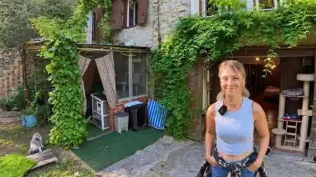 Yone, 32 ans, a acquis une maison en montagne et vit avec ses animaux sauvés : « Je cherchais un lieu où il y a très peu de monde »