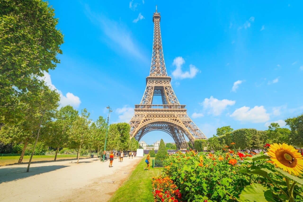tour-eiffel-labsence-de-protocole-mene-a-la-discrimination