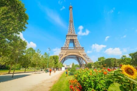 tour-eiffel-labsence-de-protocole-mene-a-la-discrimination